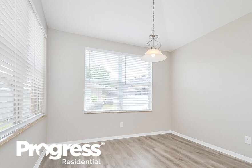 Building Photo - 1221 Barclay Wood Dr