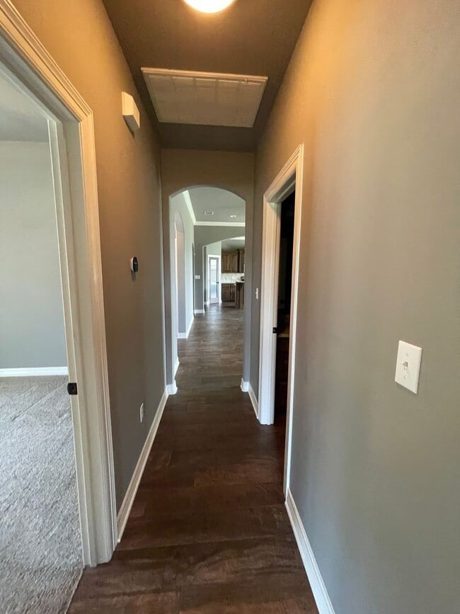 Building Photo - Stunning 4-Bedroom 3-Bath Home for Lease i...