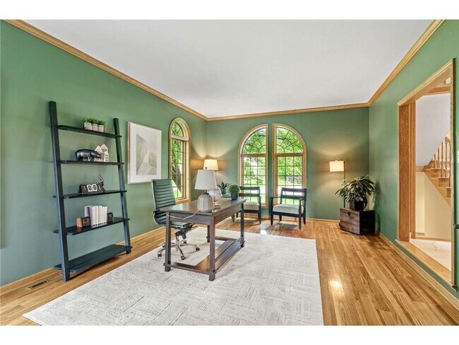 Building Photo - 6210 Deerwood Cir N