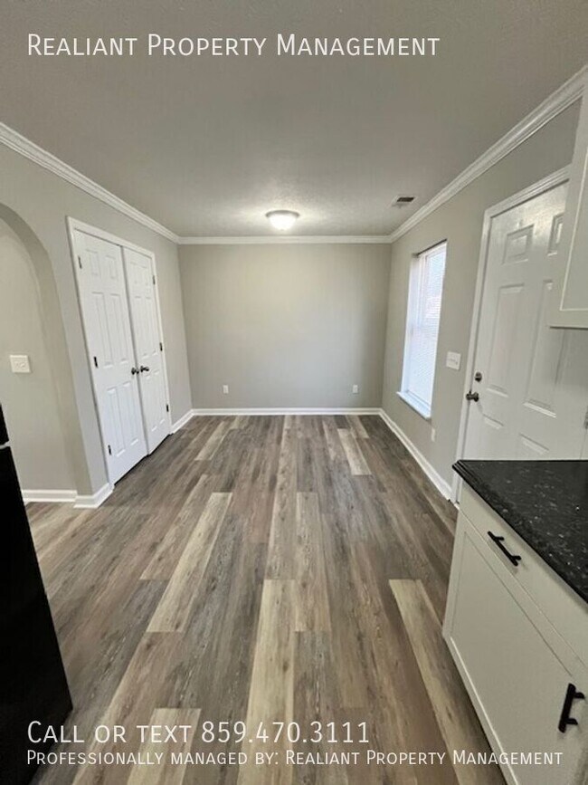 Building Photo - 820 Charles Ave