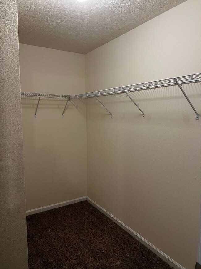 Building Photo - 4/2 centrally located!!