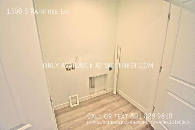 Building Photo - 1308 S Raintree Ln