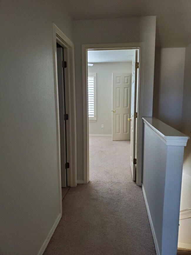 Building Photo - 10021 Railroad Dr