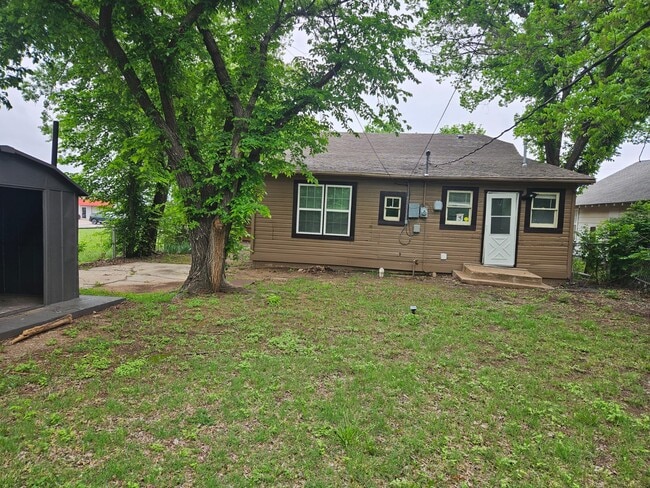 Building Photo - 209 NW Arlington Ave