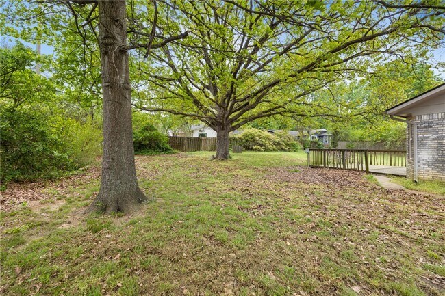 Building Photo - 2146 Loren Cir