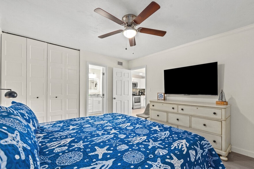 Building Photo - 4000 Gulf Terrace Dr