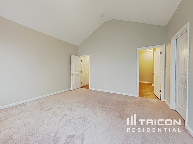 Building Photo - 347 Hawthorn Dr