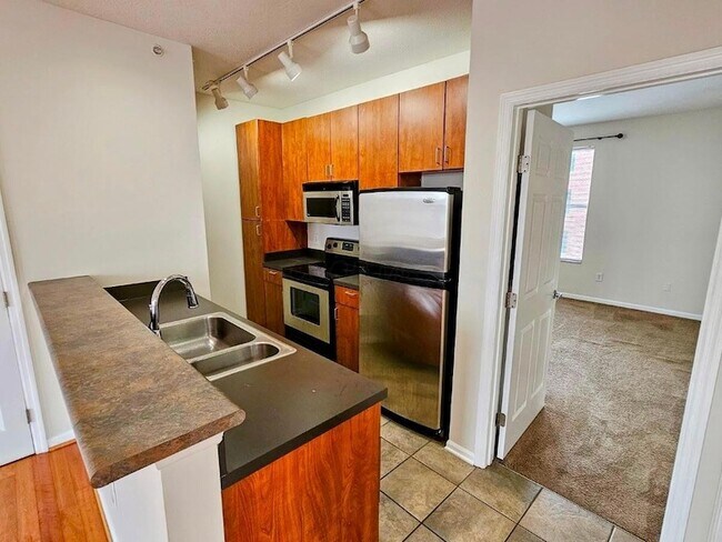 Building Photo - 120 E Mound St