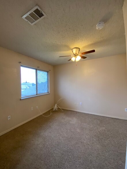 Building Photo - 805 Greenridge Dr