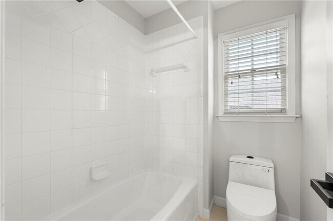 Building Photo - 870 Longstone Landing