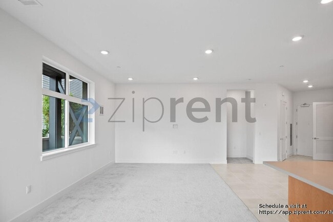 Building Photo - 308 Torrey Pine Terrace