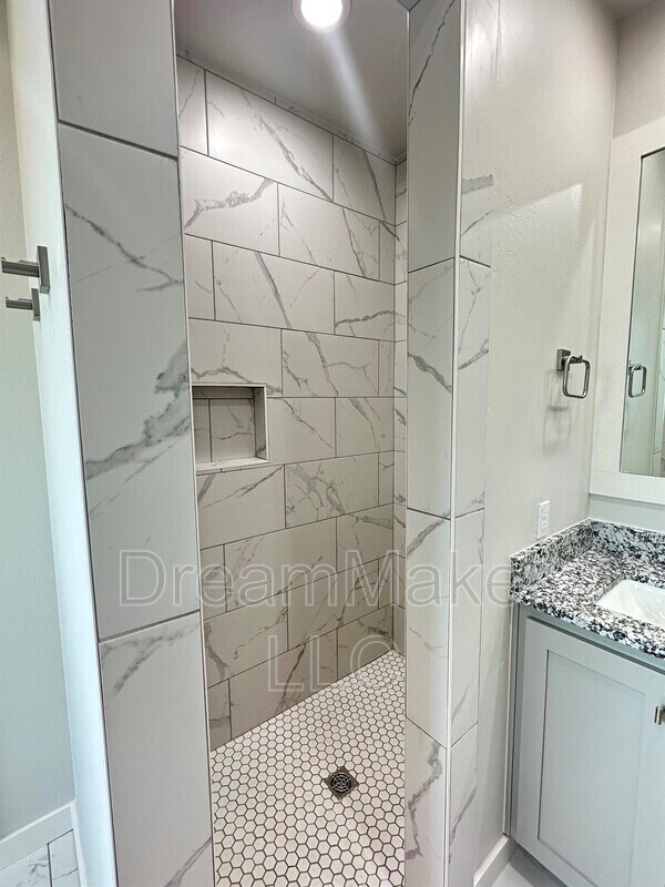 Building Photo - 2811 Clifton Ter