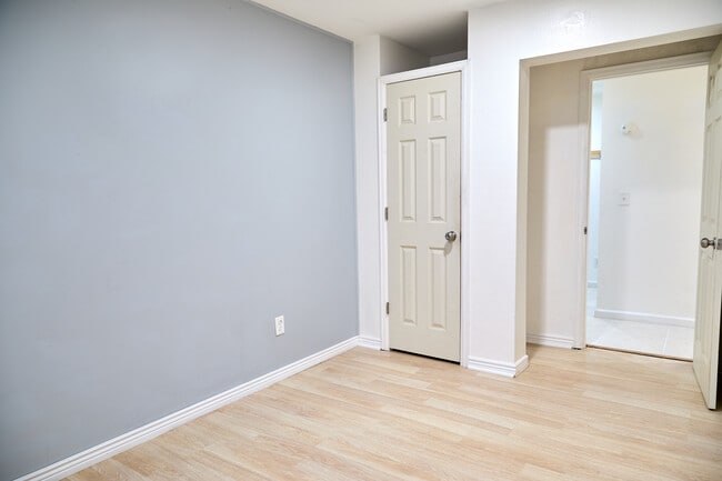 Building Photo - 9366 Fall River Rd