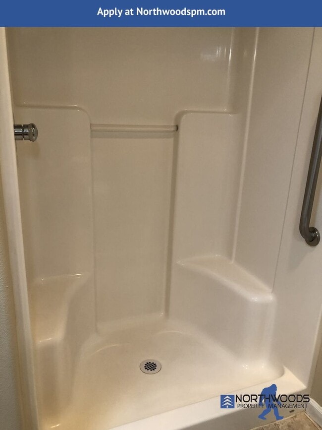 Building Photo - ***$200.00 OFF FIRST MONTHS RENT***Located...