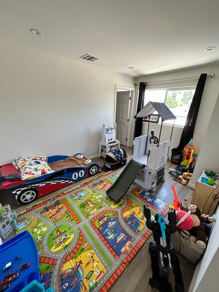 Building Photo - 6724 Nestle Ave