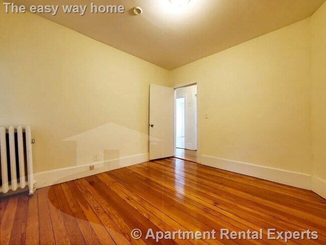 Building Photo - 132.5 Oxford St Unit #2
