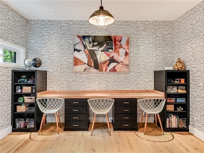 Building Photo - 3002 Hillview Rd