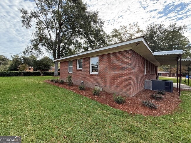 Building Photo - 412 Roberson St