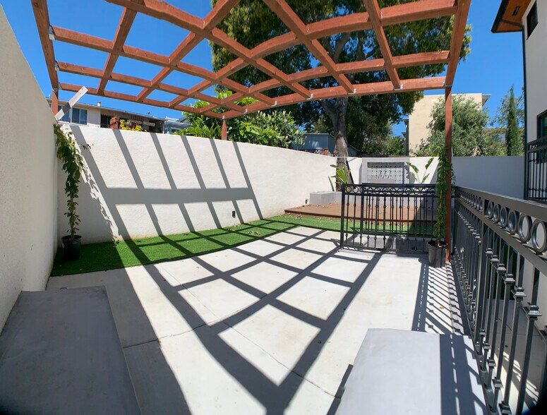 Building Photo - 2127 Park Blvd