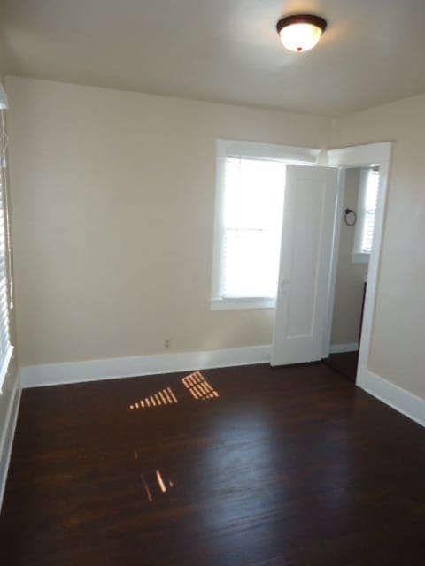 Building Photo - 2 bedroom 1 bathroom Craftsman Home locate...