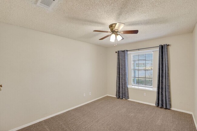 Building Photo - Spacious 3 Bedroom + Office Home with Two Living Areas – Quiet Cul-de-Sac – Available April 1