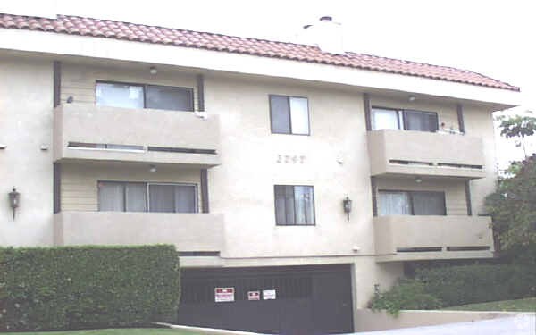 Building Photo - 3747 Kelton Ave.