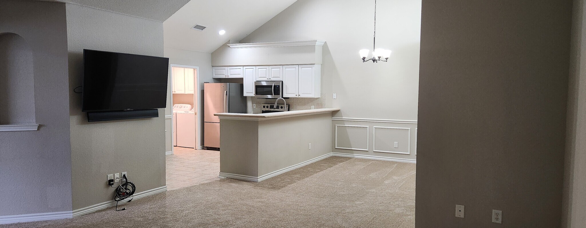 Kitchen eat in Bar - 902 Bridges Dr