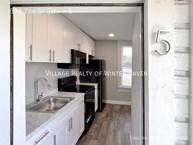 Building Photo - Cozy Efficiency in Winter Haven, FL