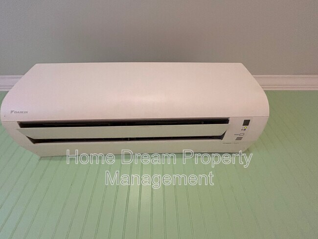 Building Photo - 836 Salem Dr