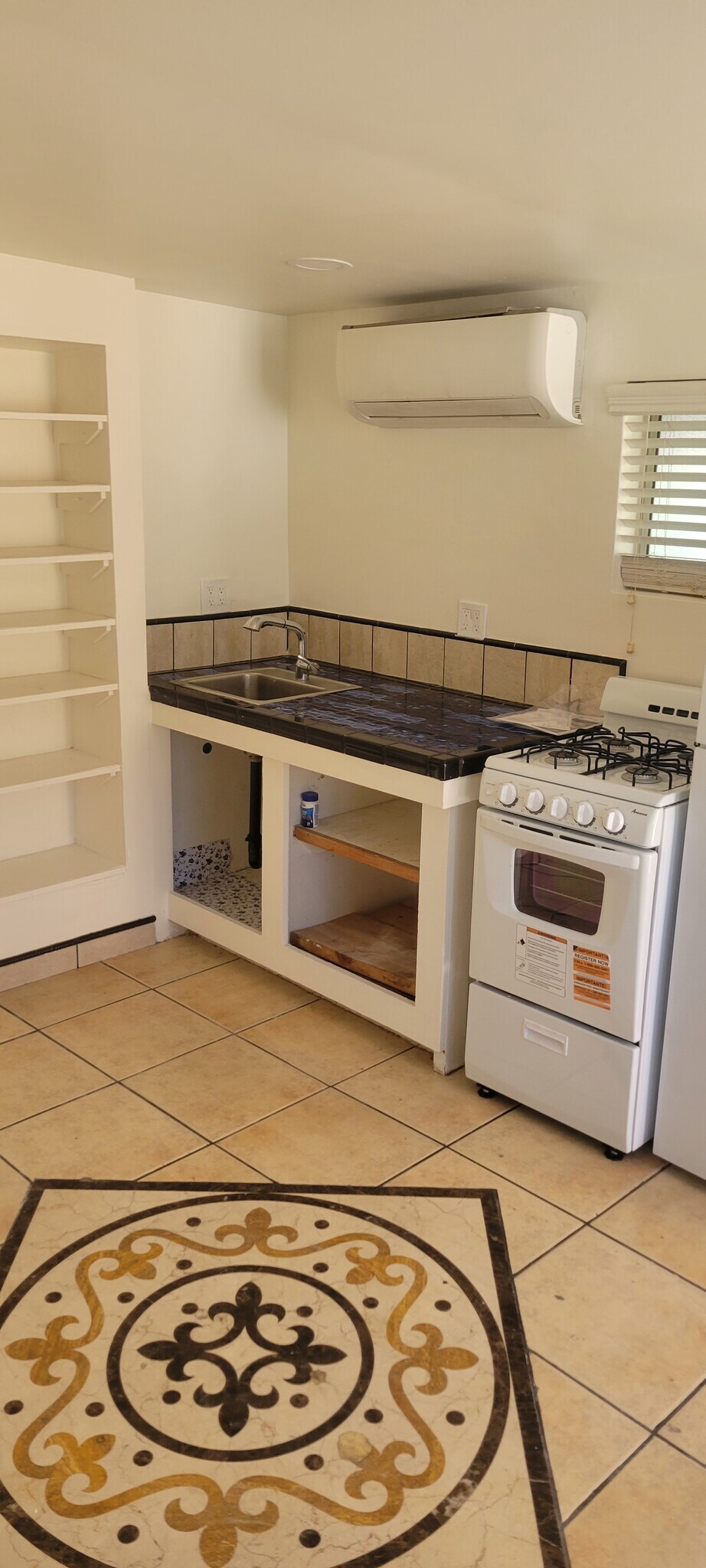 Building Photo - 1430 Peach Ave