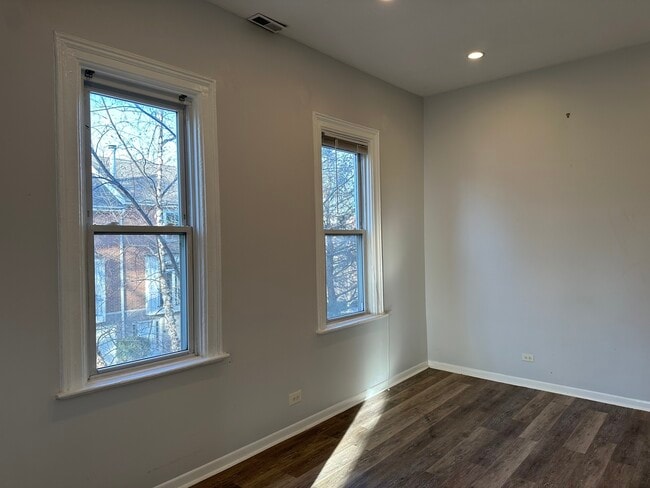 Building Photo - 2451 N Marshfield Ave