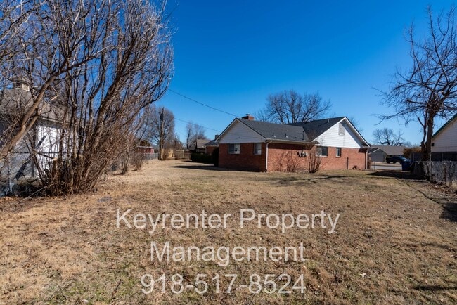 Building Photo - 4 Bedroom Home Available For Immediate Move In!!