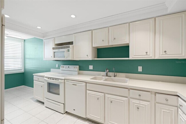 Building Photo - 9415 Blind Pass Rd