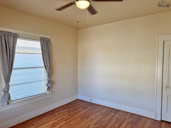 Building Photo - 1825 11th St