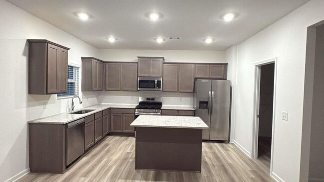 Building Photo - 576 River Run Dr