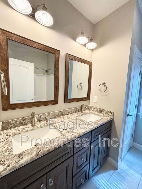 Building Photo - 237 Deer Pointe Dr