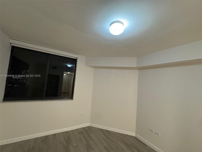 Building Photo - 999 SW 1st Ave