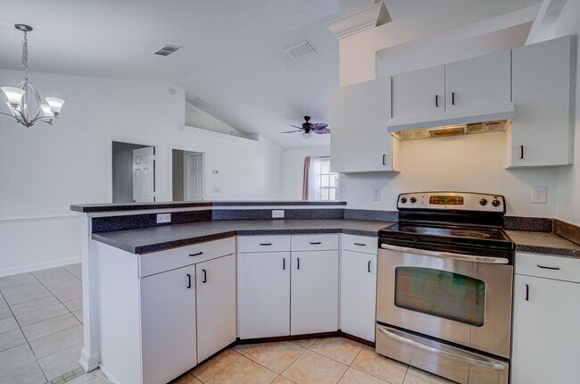 Building Photo - Very Nice 3/2 Home w/ Fenced Yard in St. Cloud with Bonus Room