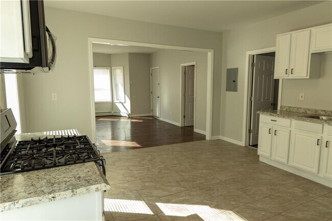 Building Photo - 287 Manton Ave