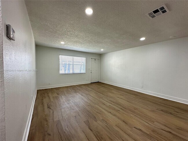 Building Photo - 116 NW 2nd Ave