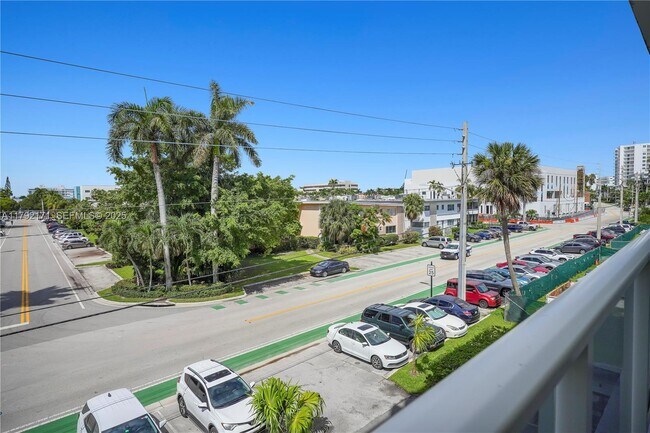 Building Photo - 9381 E Bay Harbor Dr