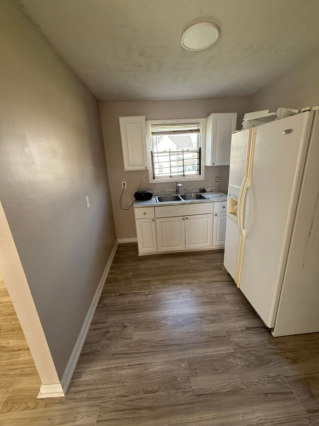 Building Photo - Charming 3-Bedroom Property in Prime Location