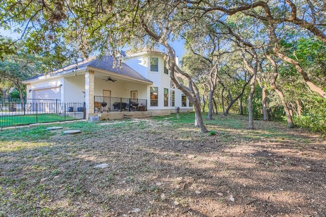 Building Photo - Large 4 bedroom home on 1 acre with lawn c...