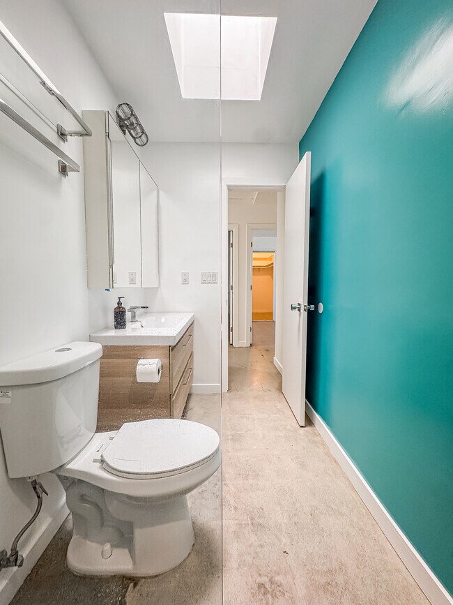 Building Photo - 3809 Floral Dr