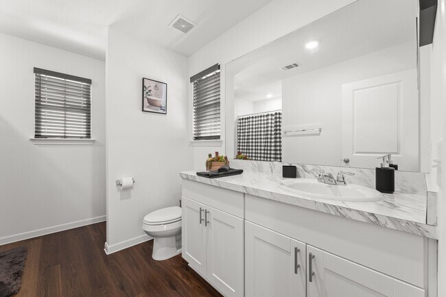 Building Photo - 16424 Big Hickory Dr