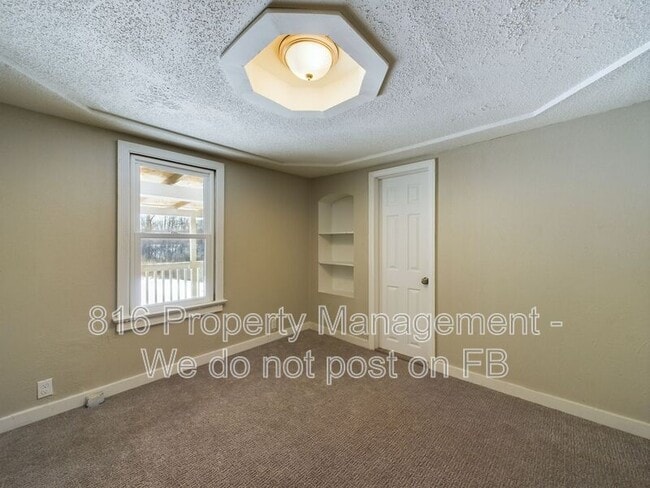 Building Photo - 1013 W South Ave