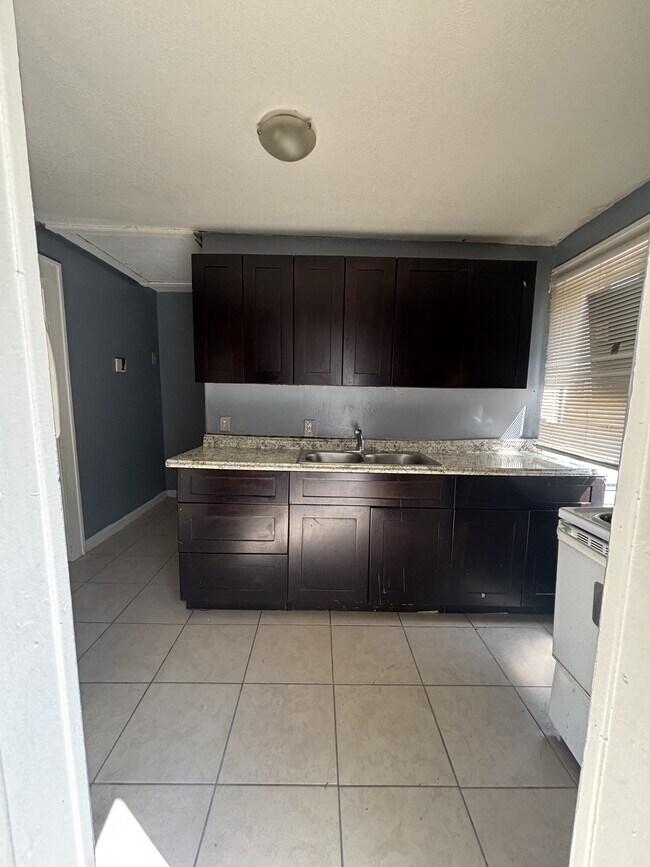 Building Photo - 444 Duray St