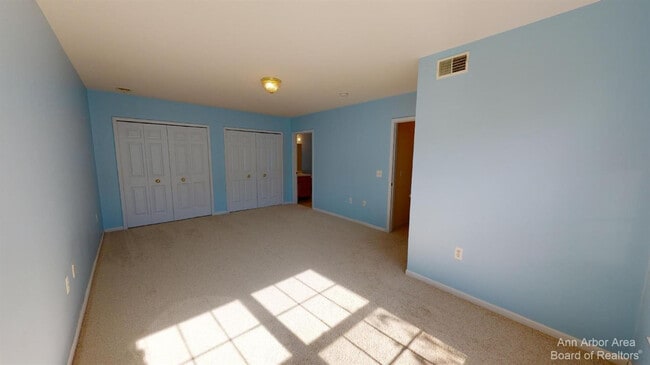 Building Photo - 2767 S Knightsbridge Cir