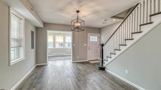 Building Photo - 103 N Harvard Ave