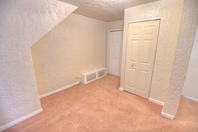 Building Photo - 5 Bed /2 Bath Single Family Home for Rent ...